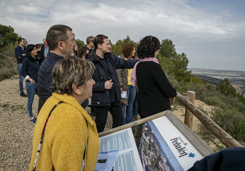 Parlamentarios de Navarra durante la visita a las obras de la fase 3 en los meandros del tramo bajo del río Arga (Funes) 