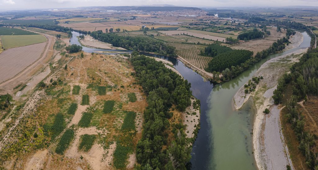 Fin de adecuación del Ebro en El Ortigoso, en Milagro;  Navarra. Zona de confluencia del
