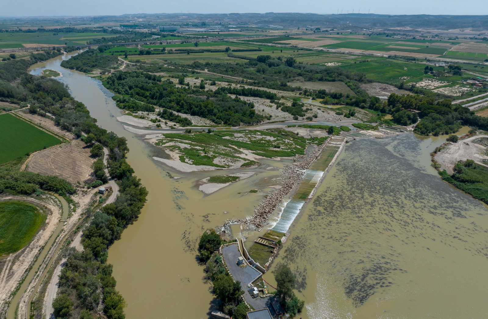 Acciones medioambientales Ebro Resilience: permeabilización del Azud de Pina, río Ebro (Zaragoza)