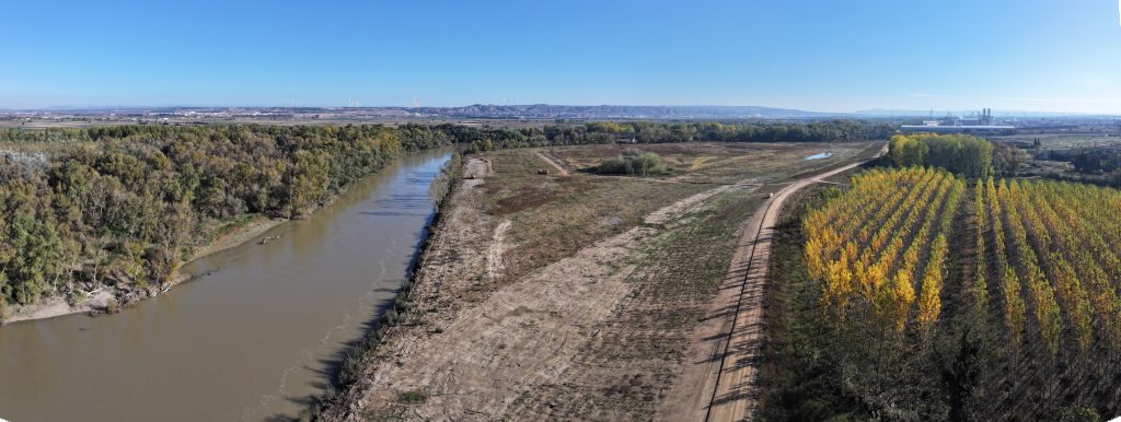 View of the meander and the relief channel of La Roza, Alfaro, La Rioja