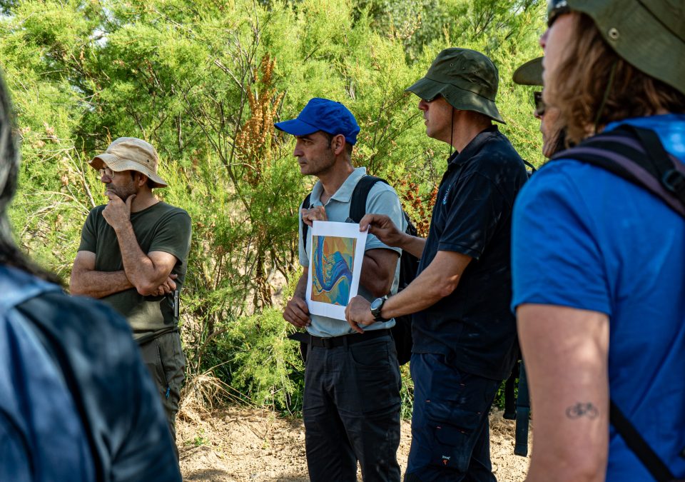 Visita a la obra de recuperación de antiguos brazos de río en el Soto de Alfaro por parte de los integrantes de los espacios de participación del proyecto LIFE Ebro Resilience P1