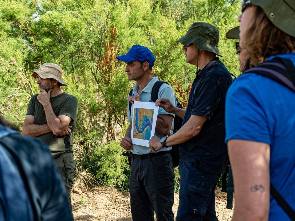 Visita a la obra de recuperación de antiguos brazos de río en el Soto de Alfaro por parte de los integrantes de los espacios de participación del proyecto LIFE Ebro Resilience P1