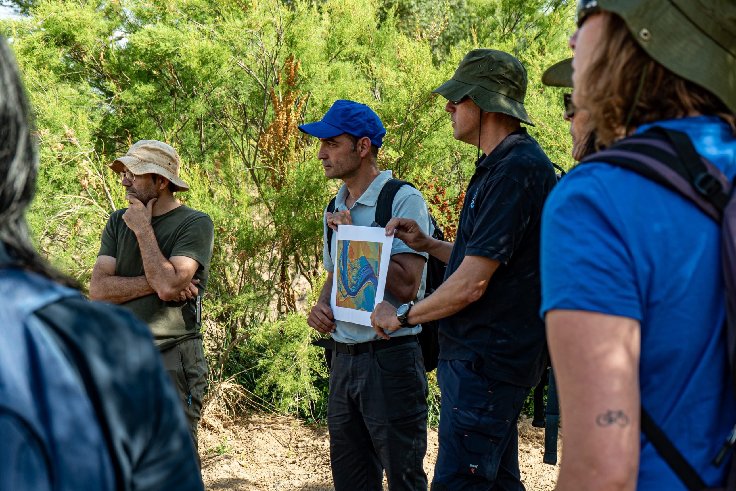 Visita a la obra de recuperación de antiguos brazos de río en el Soto de Alfaro por parte de los integrantes de los espacios de participación del proyecto LIFE Ebro Resilience P1