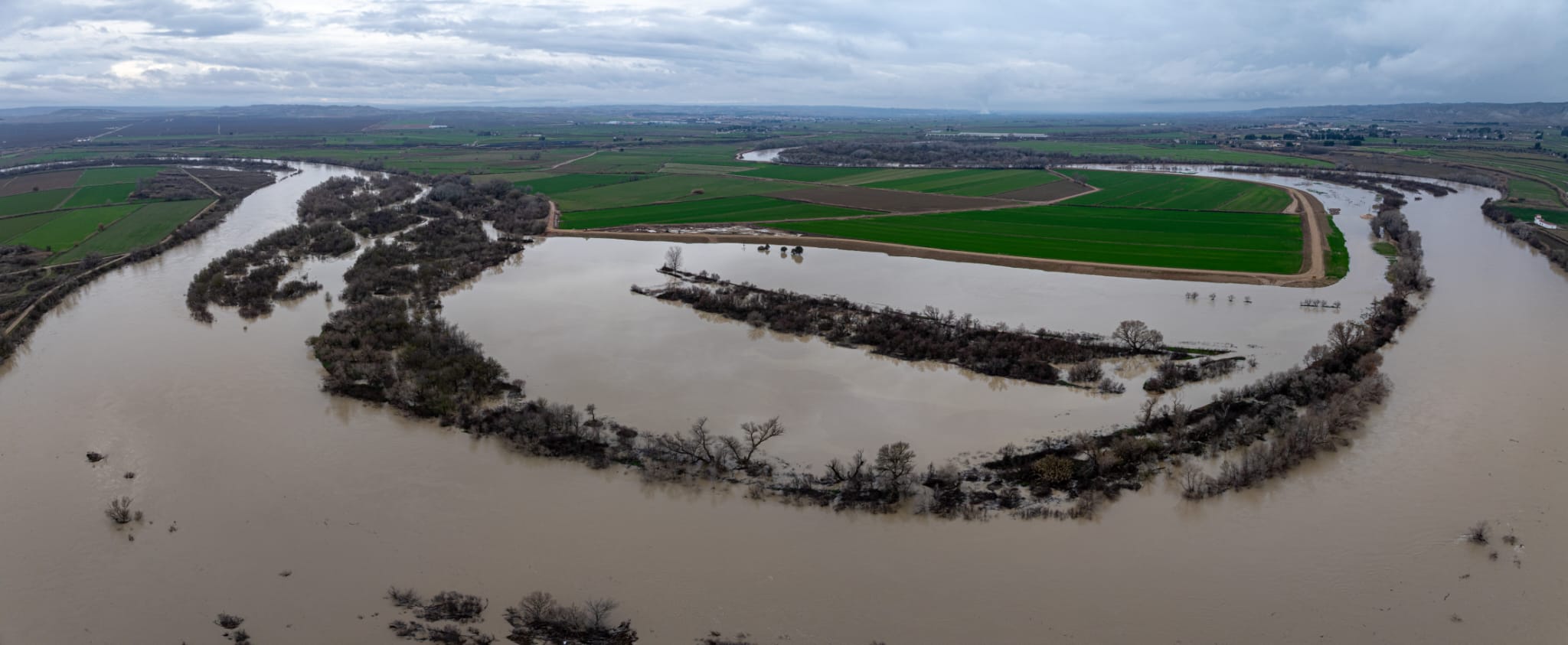 Meandro de Aguilar 14 de febrero. Entorno a los 1.200 m3/s