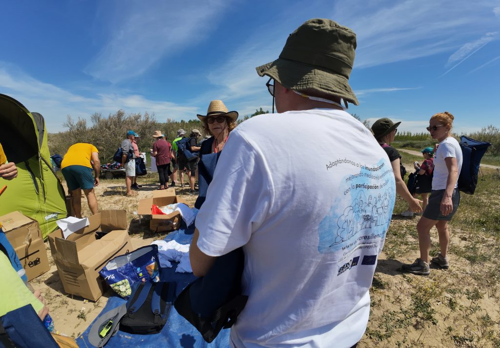 Participantes en el descenso popular de Osera de Ebro - Fuentes de Ebro