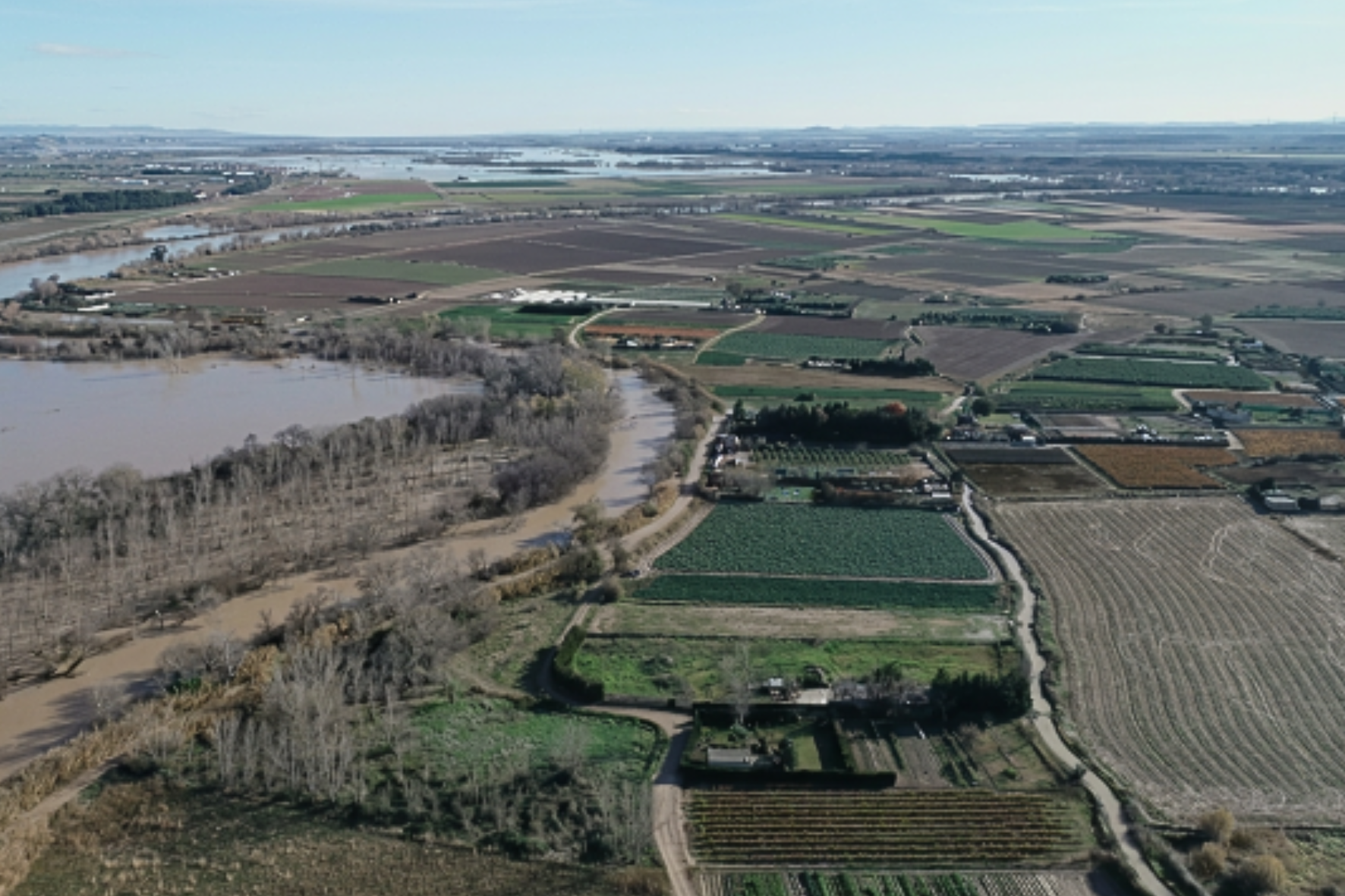 Campos cultivados en el tramo medio del Ebro. Vista de dron.