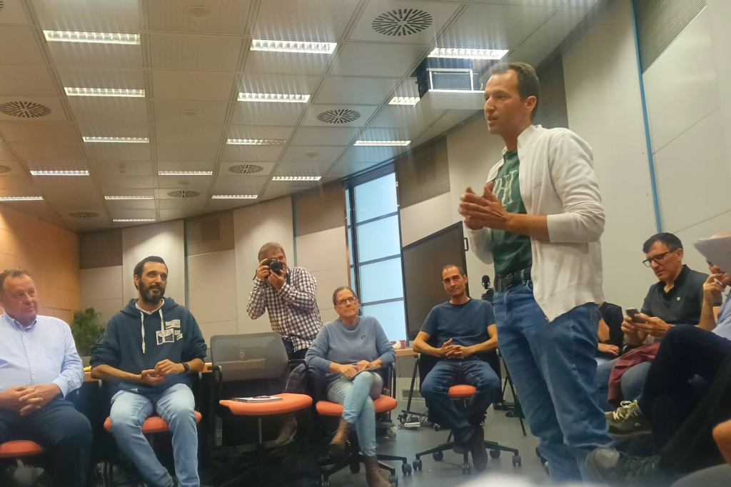 Reunión del grupo de transformación del conflicto en la sede de la CHE.