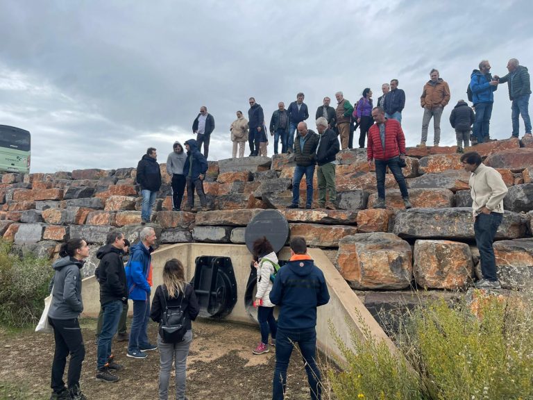 Agricultores de navarra visitan las actuaciones realizadas en la Mejana de la Cruz en Alagón (Zaragoza) para adaptación