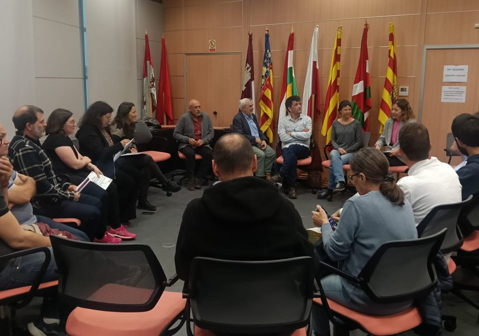 Reunión del grupo de transformación del conflicto en la sede de la CHE.