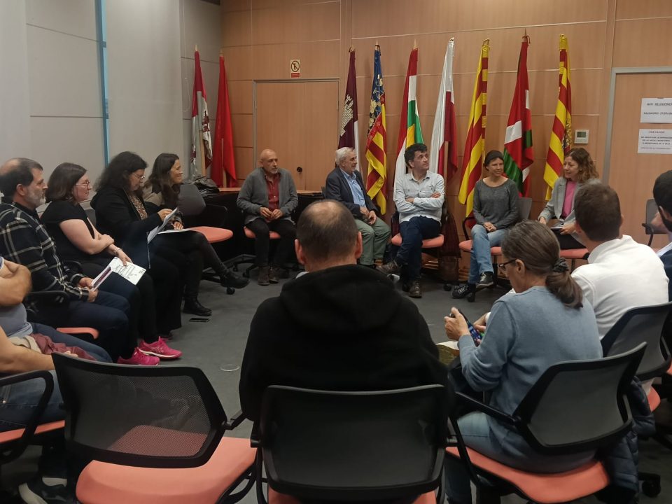 Reunión del grupo de transformación del conflicto en la sede de la CHE.