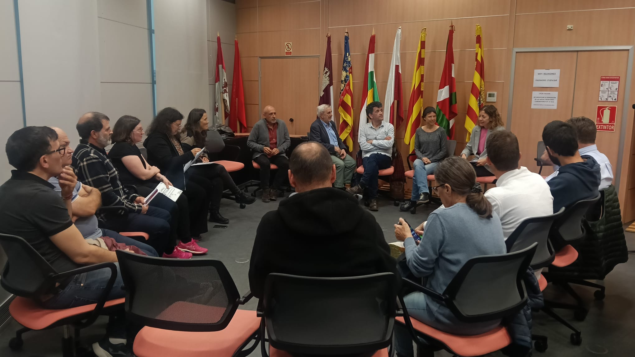 Reunión del grupo de transformación del conflicto en la sede de la CHE.