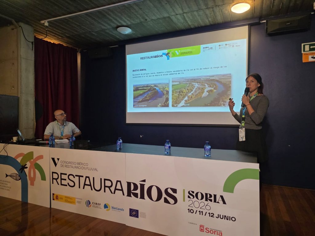 Carolina García (CHE) en la ponencia dedicada a la reapertura de brazos de río