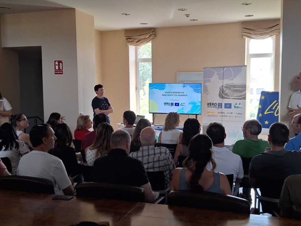 Presentation at the workshop with agricultural experts: Arantxa Ursua from the Government of Navarre and Luís Sanz from Orekan.